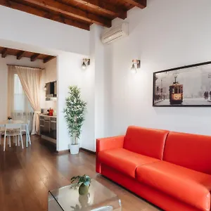 Apartament Charming Brera - Madonnina, Mediolan