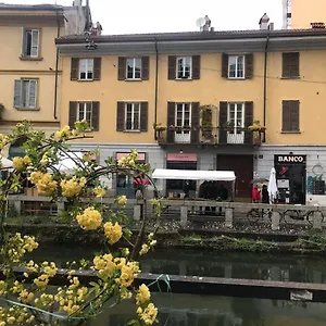 Apartament Lovelyloft - Alzaia Naviglio, Mediolan